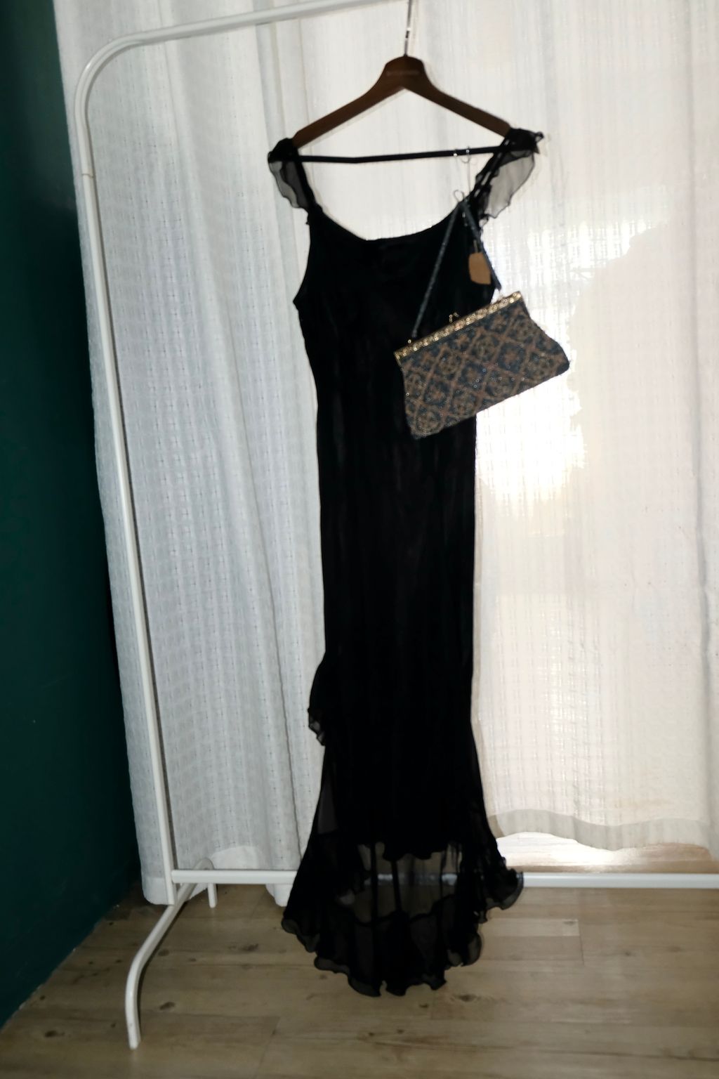 F386BAB5-F274-49AD-B46D-93A1F6D7BECD_1_201_a