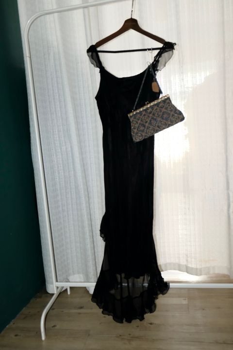 F386BAB5-F274-49AD-B46D-93A1F6D7BECD_1_201_a