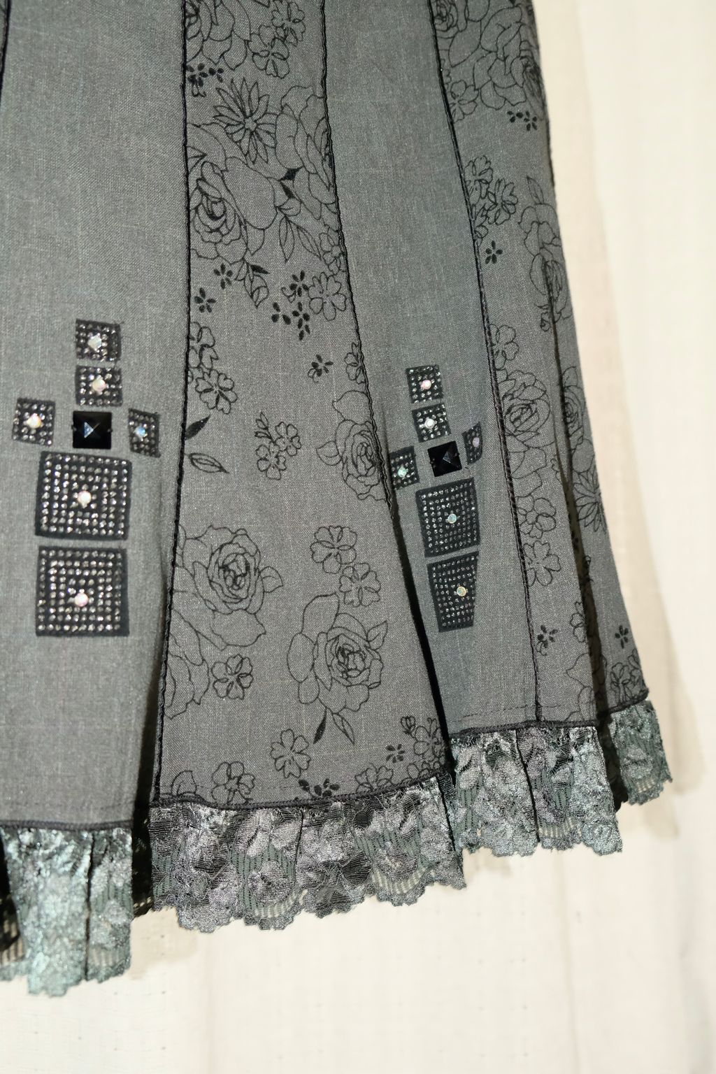 1F8B93E8-4E4D-42F3-B04E-325D16CA2B02_1_201_a