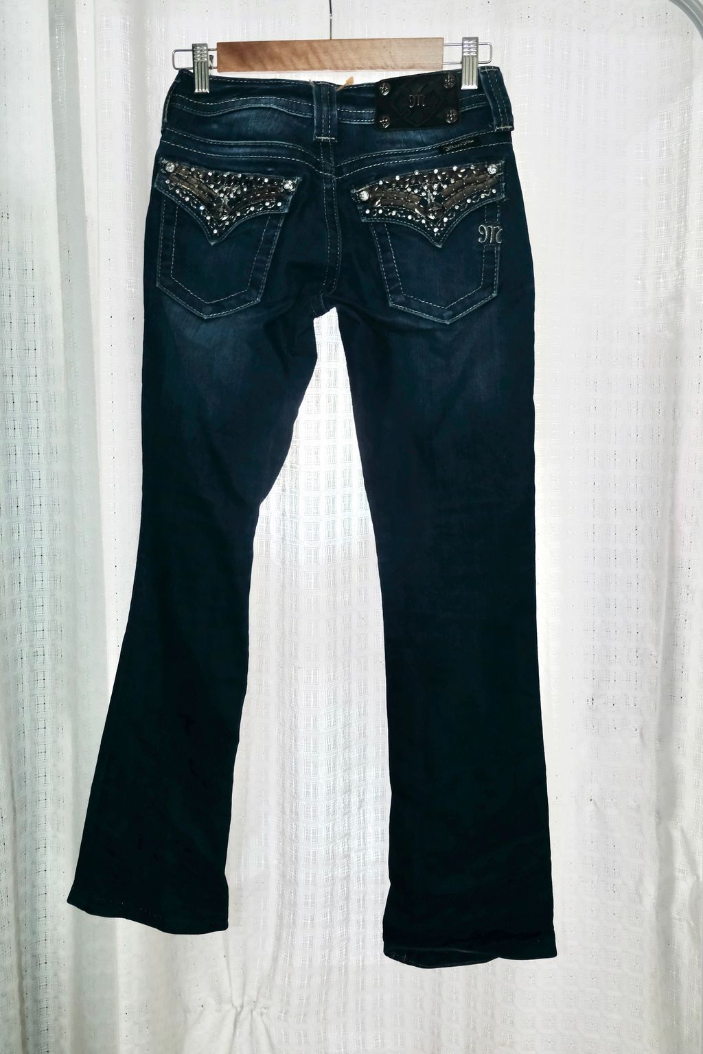 AB7C19E6-596E-45FF-B121-9ED2E19088F9_1_201_a