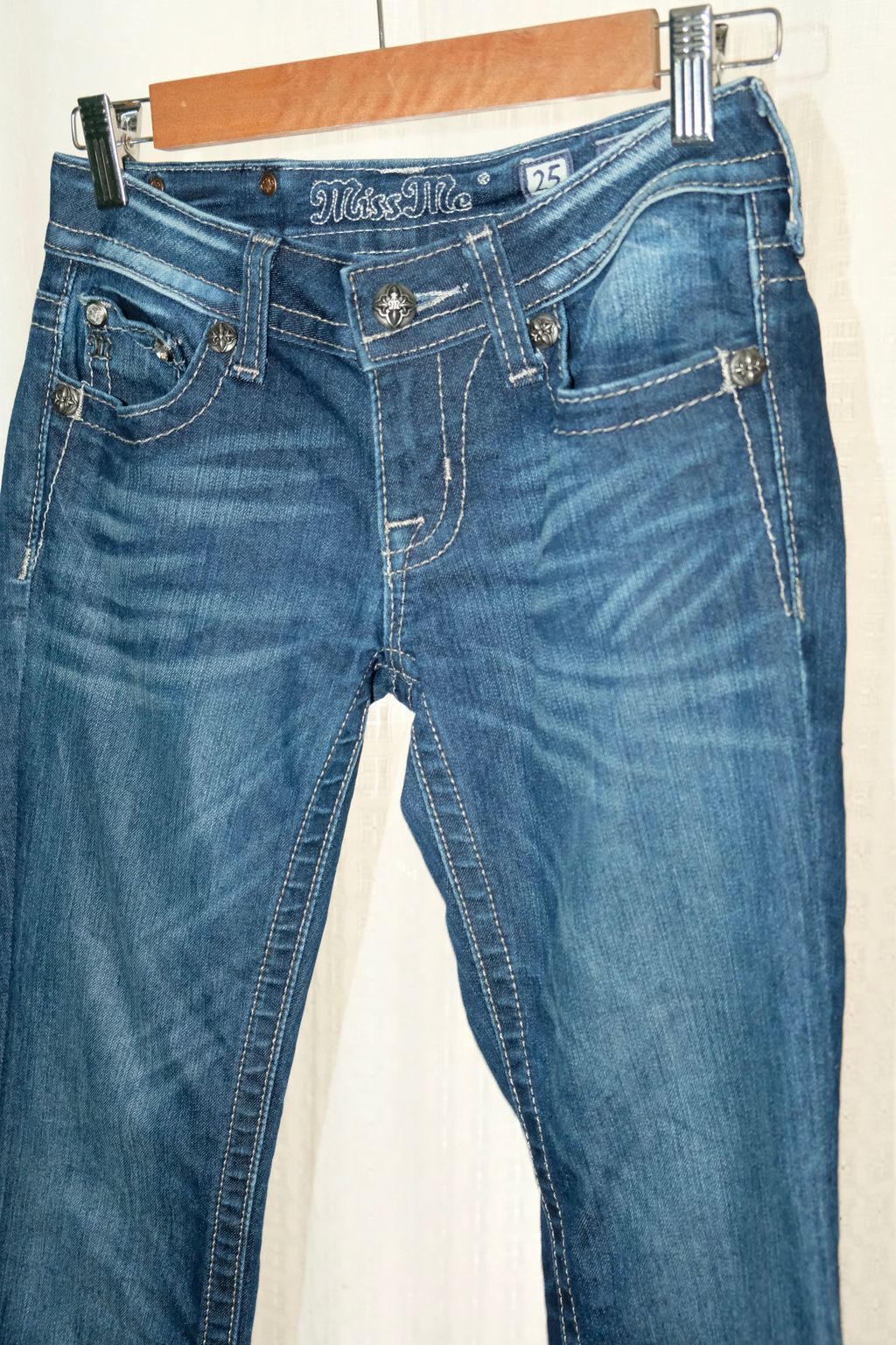 C9DC53C0-DB12-4E14-9FB3-8974BB3AEE1E_1_201_a