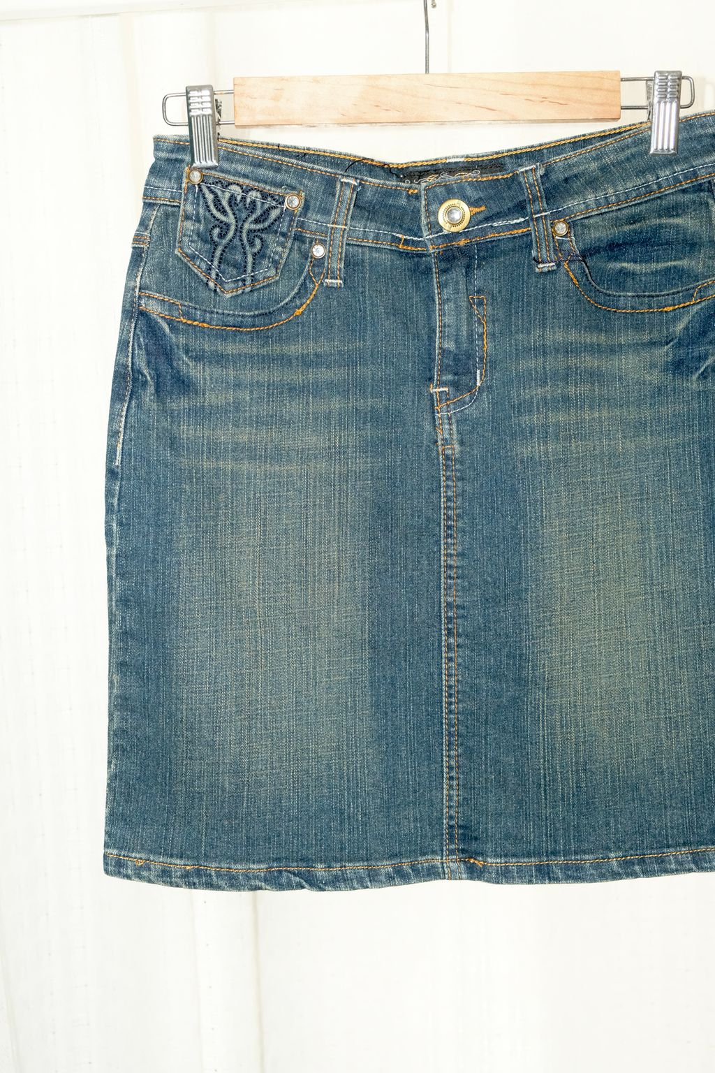 B0EE1112-2A19-4526-A2DE-A5E830DA2472_1_201_a