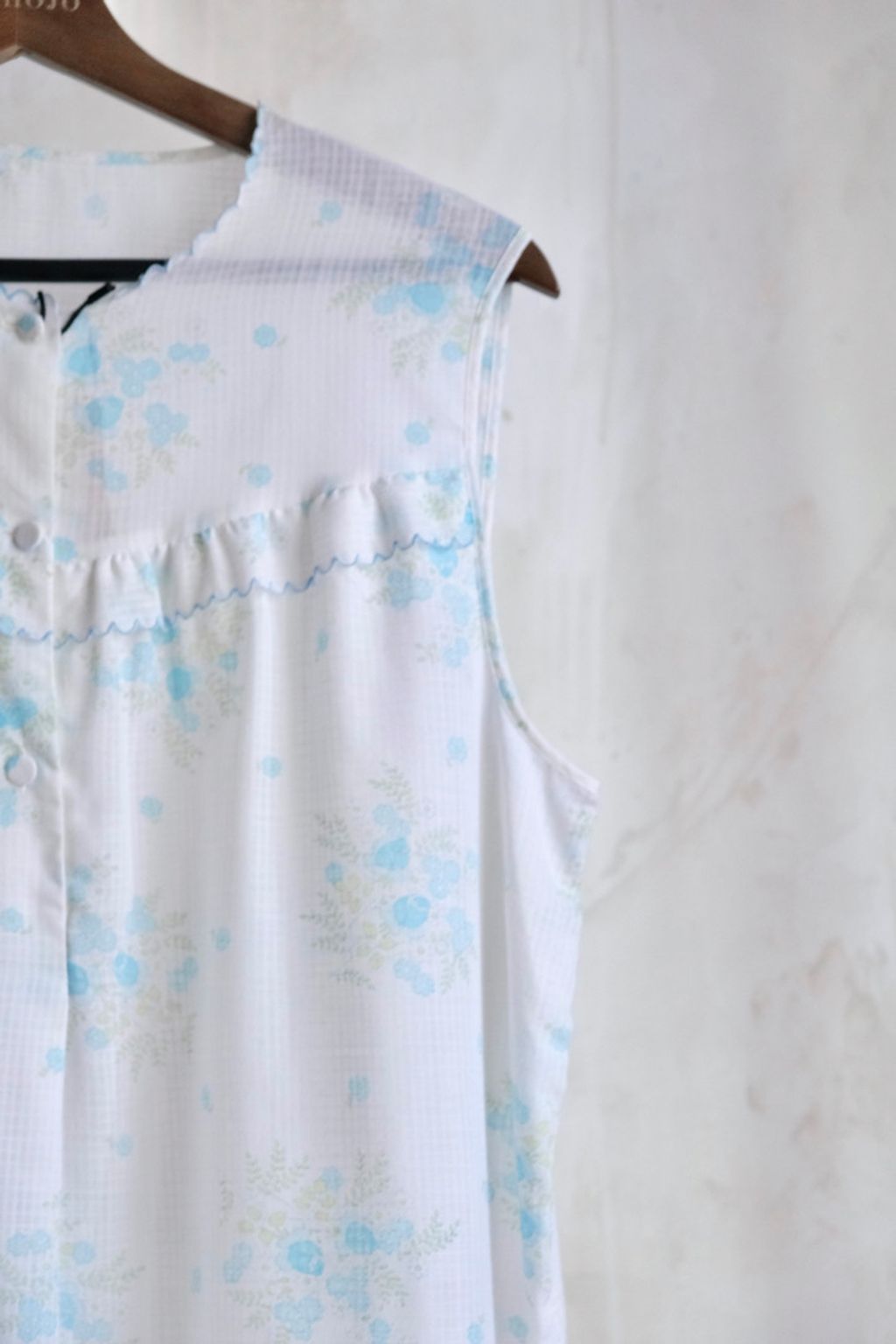 70DEF5B6-C90E-4B2C-ADED-397797BA905A_1_105_c