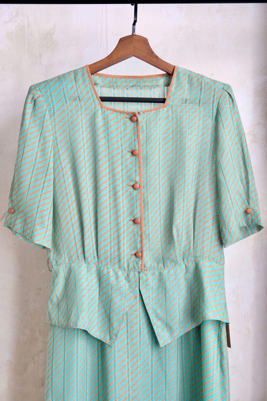 2FF36ED5-3486-40D0-BBFA-B25224B8FC01_1_105_c