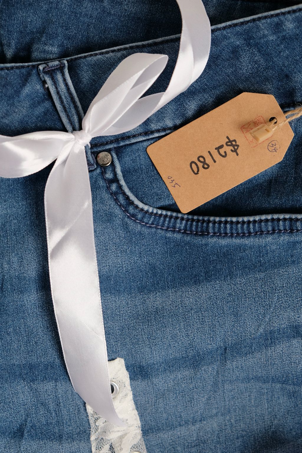 F26C9BC6-F9F3-429F-9450-DF77C889A54F_1_201_a