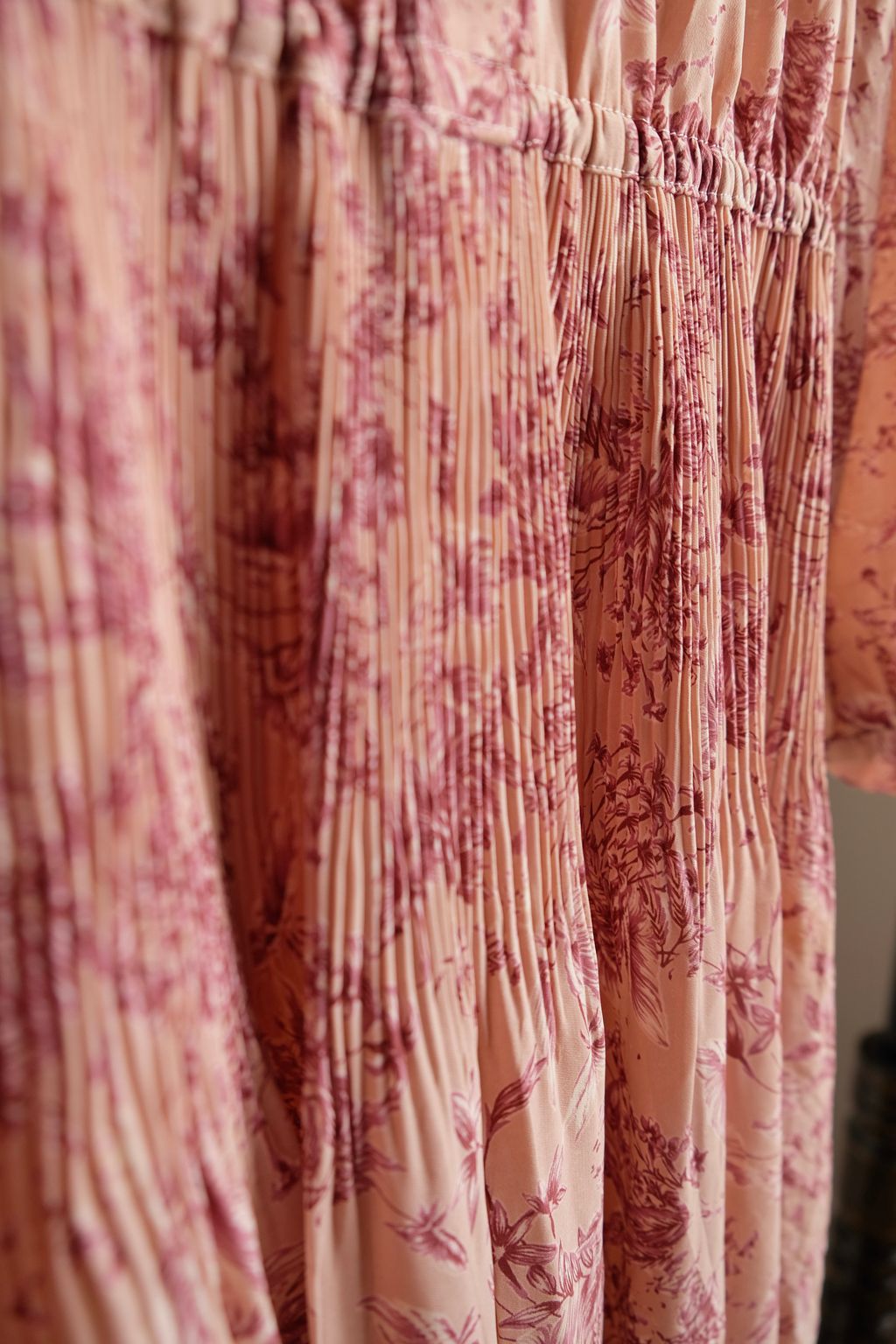 4DB6D71B-BC77-40BE-BAE2-8FFD7A0006E5_1_201_a