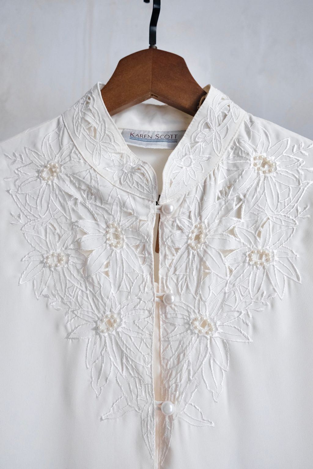 ABF5042E-4913-425B-B88F-1E1354738B51_1_105_c