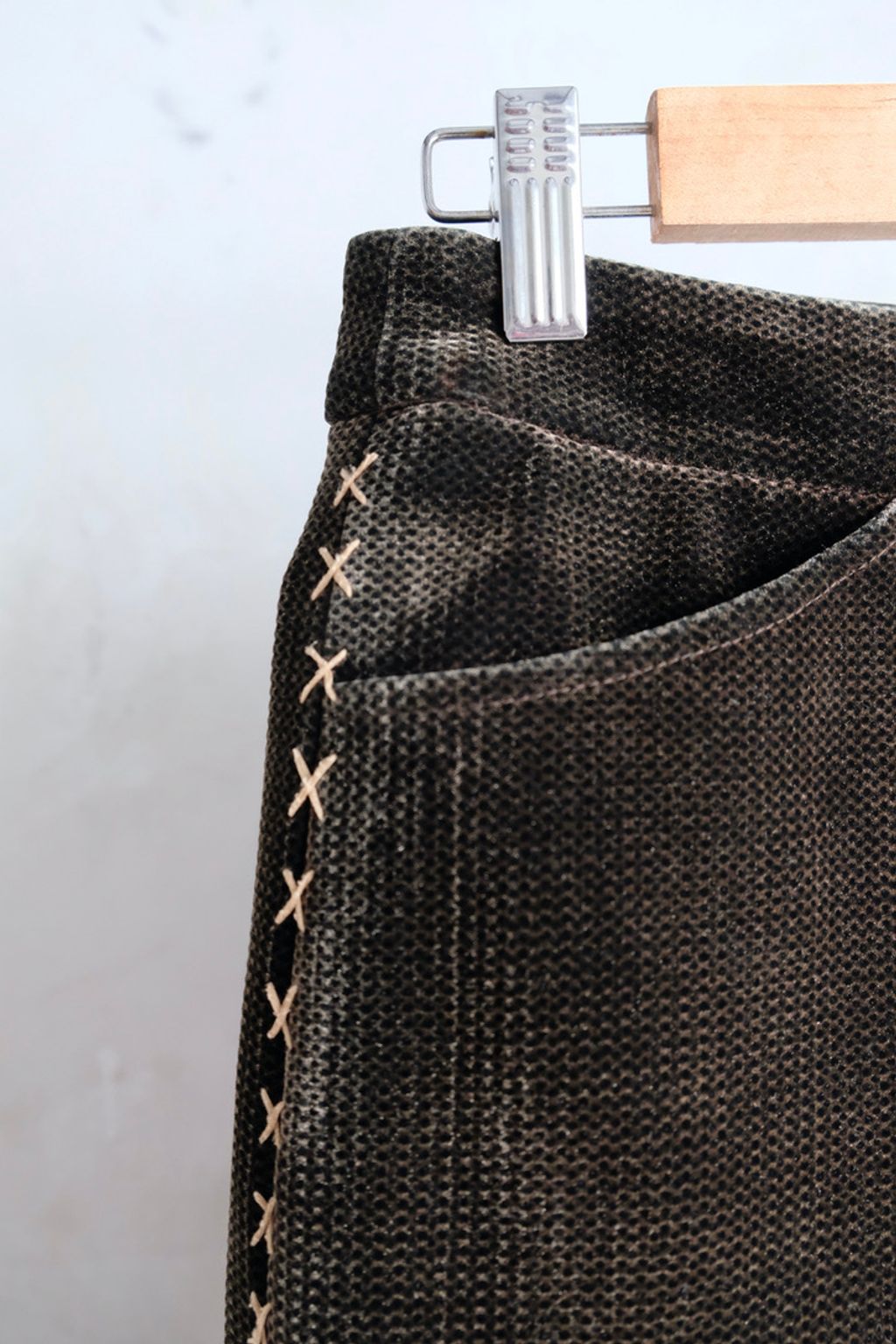 2B562037-9CB7-43E3-8594-6AAE2E12583D_1_105_c