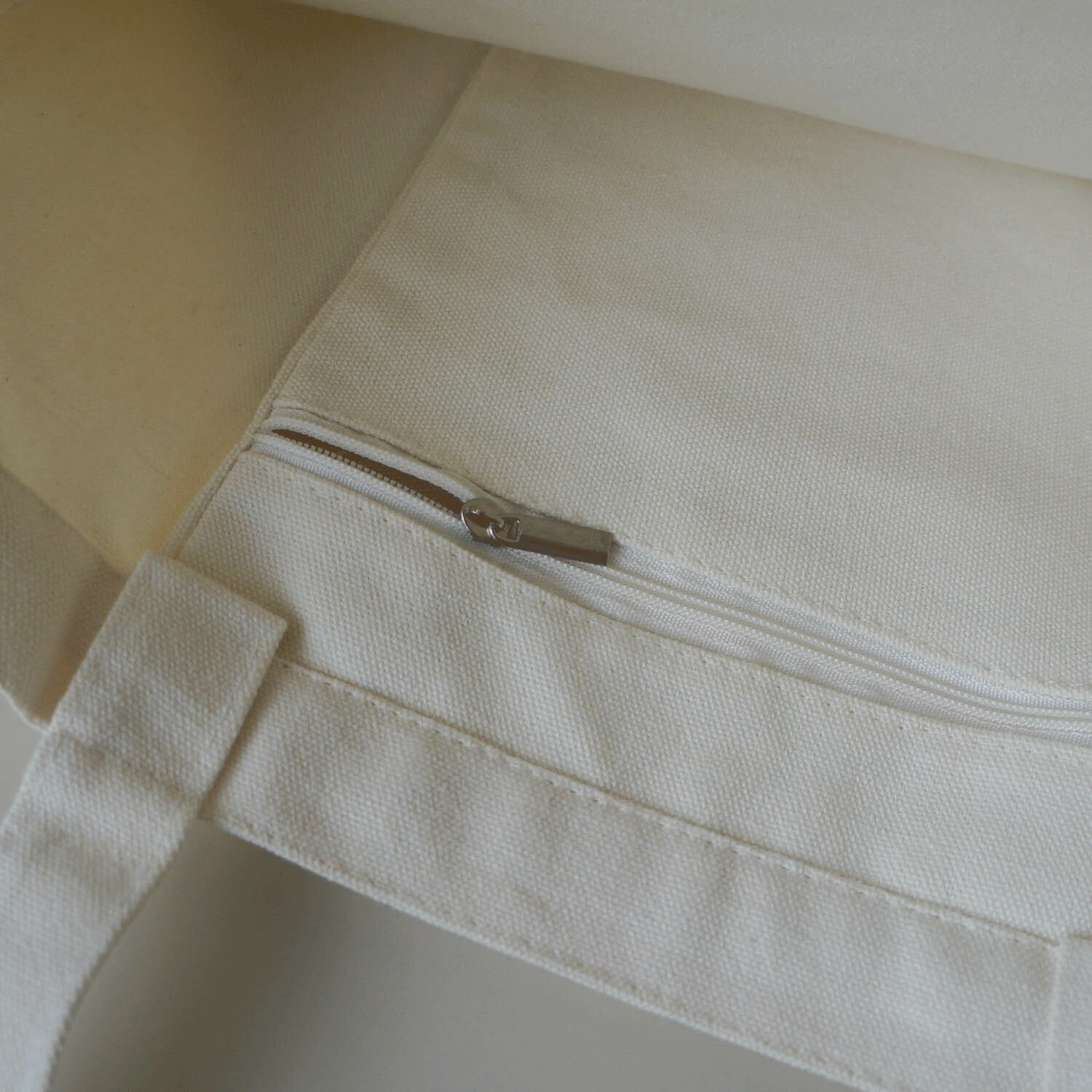 small_tote_compartment.jpg