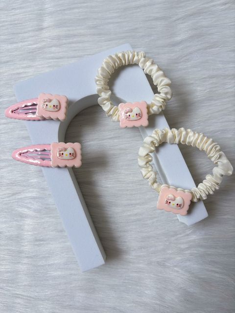hello kitty theme gift set (2pcs scrunchy & 1pair bb clip)