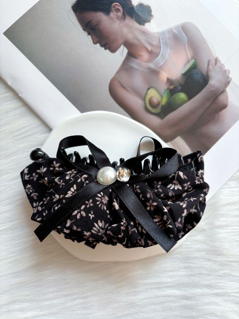 floral print banana clip
