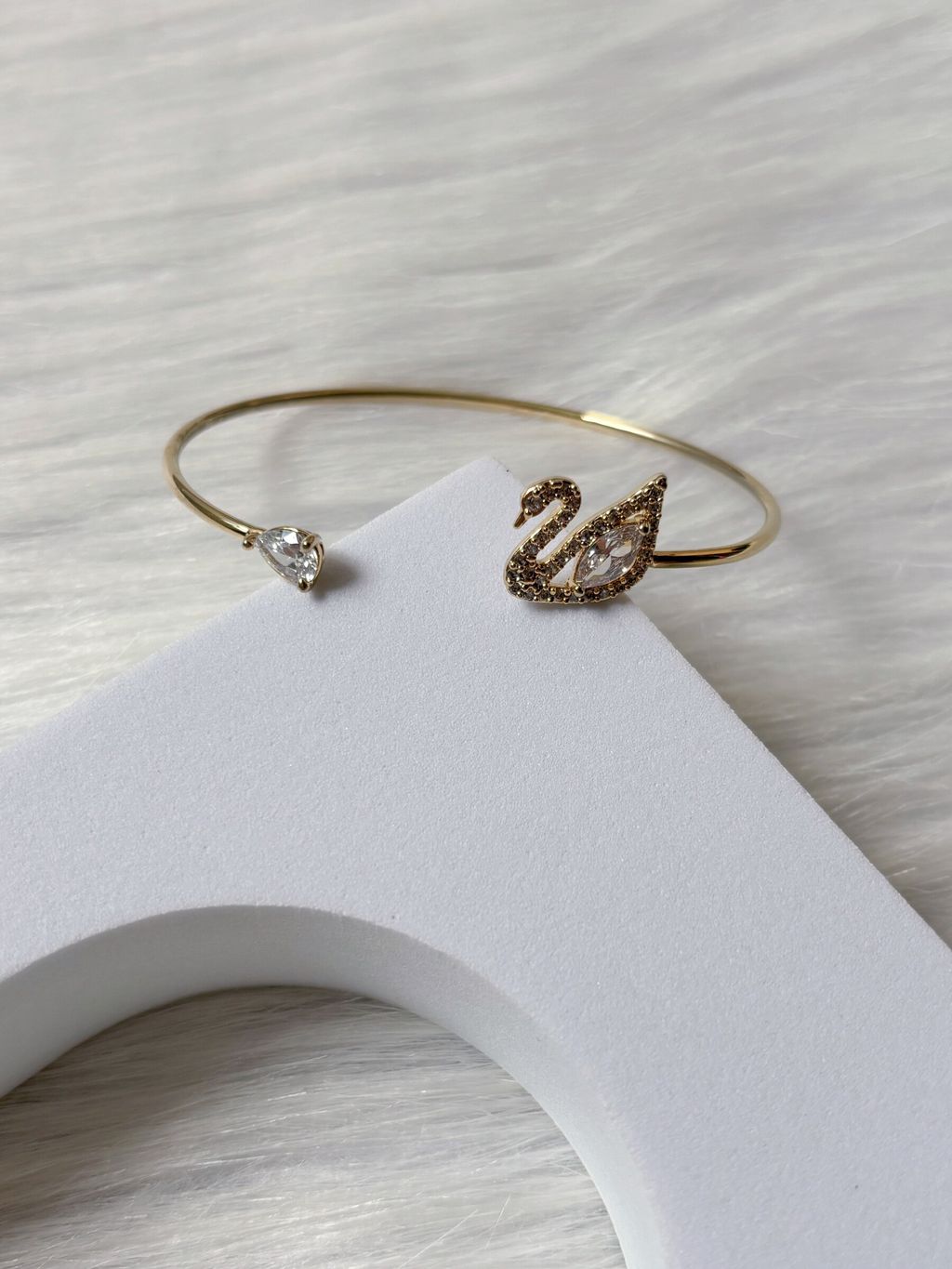 luna swan bangle