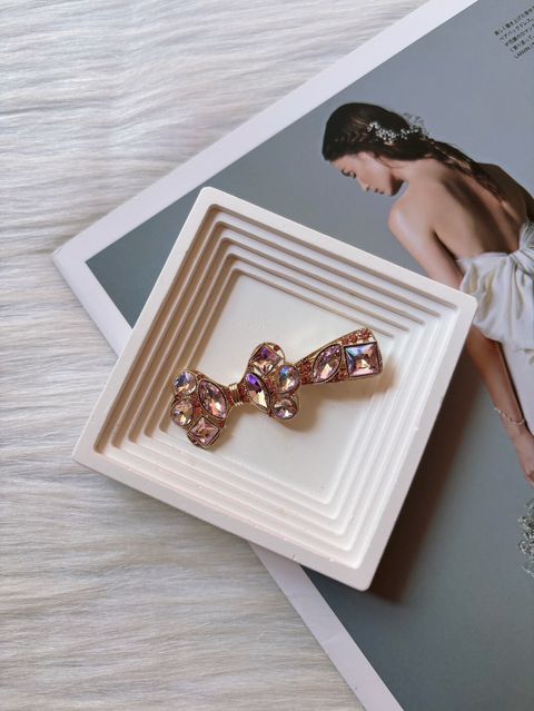 K9 crystal ribbon duck clip
