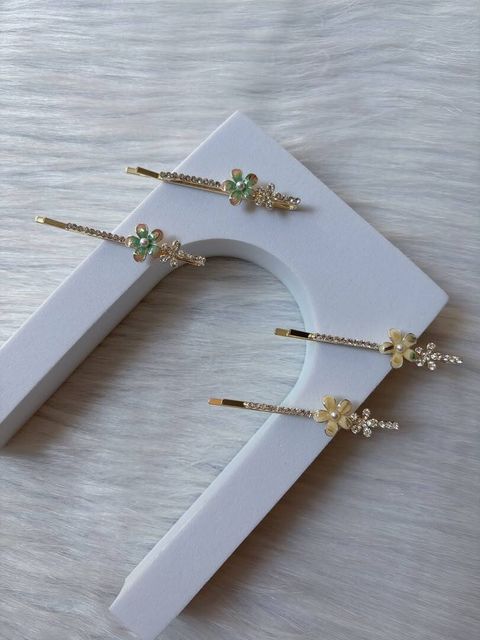 flower theme side clip - Group B