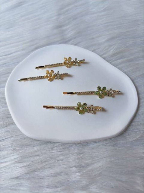 flower theme side clip - Group A