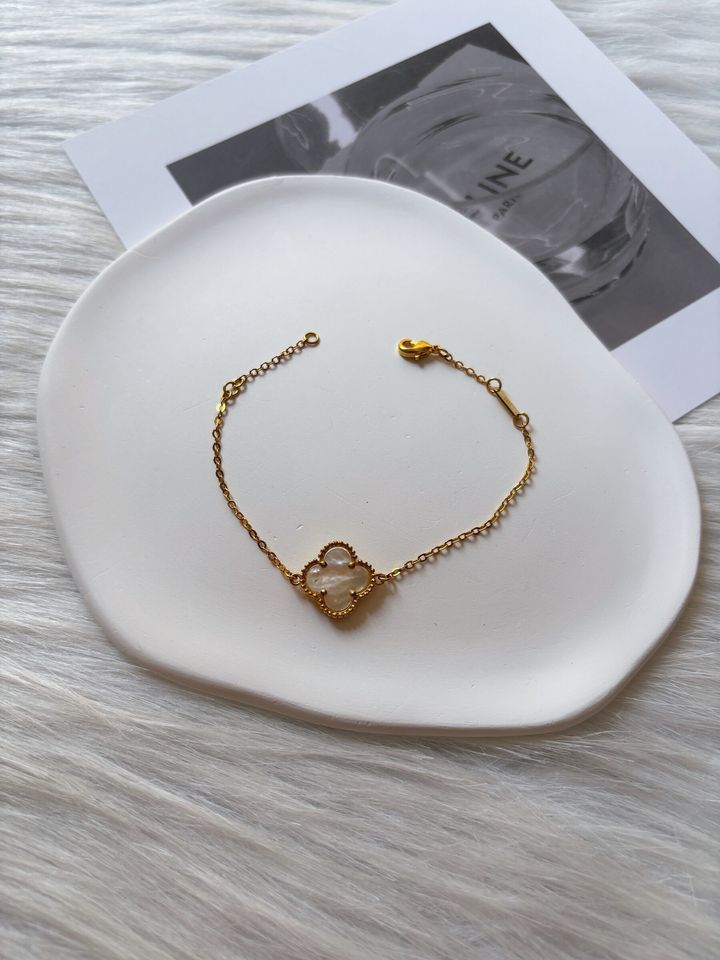 minimalist clover bracelet