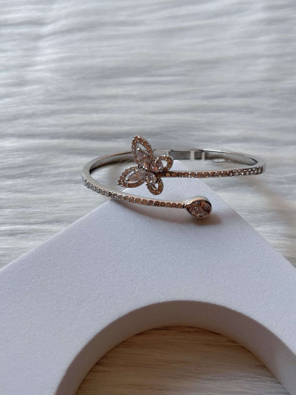 luna flutter stainless steel bangle