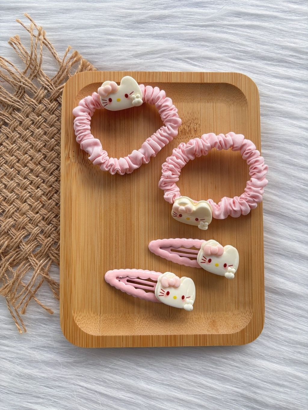 hello kitty theme gift set (2pcs scrunchy & 1pair bb clip)