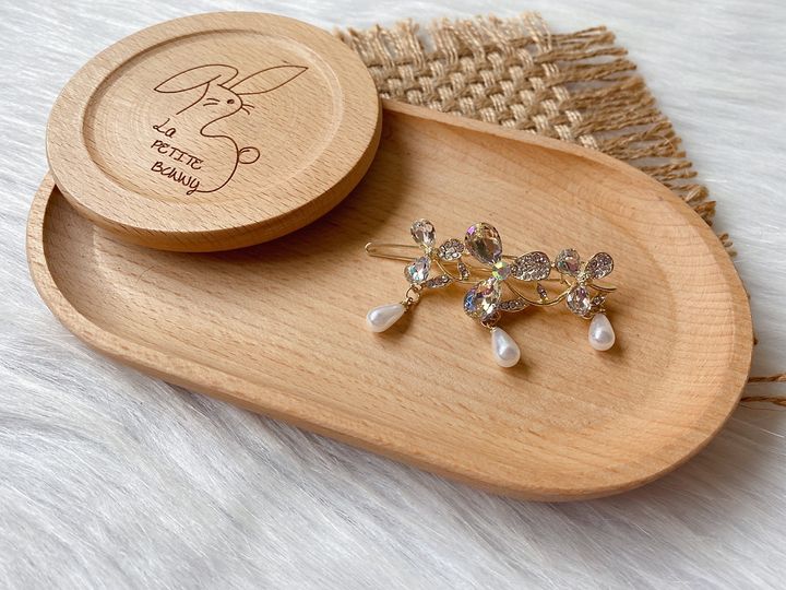 crystal flower frog clip with dangling pearl