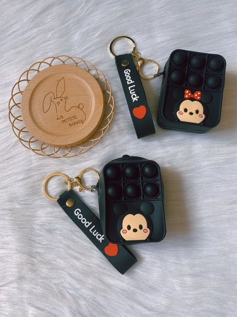 tsum tsum silicone pouch (7.5cm (h) x 5.5cm (w))