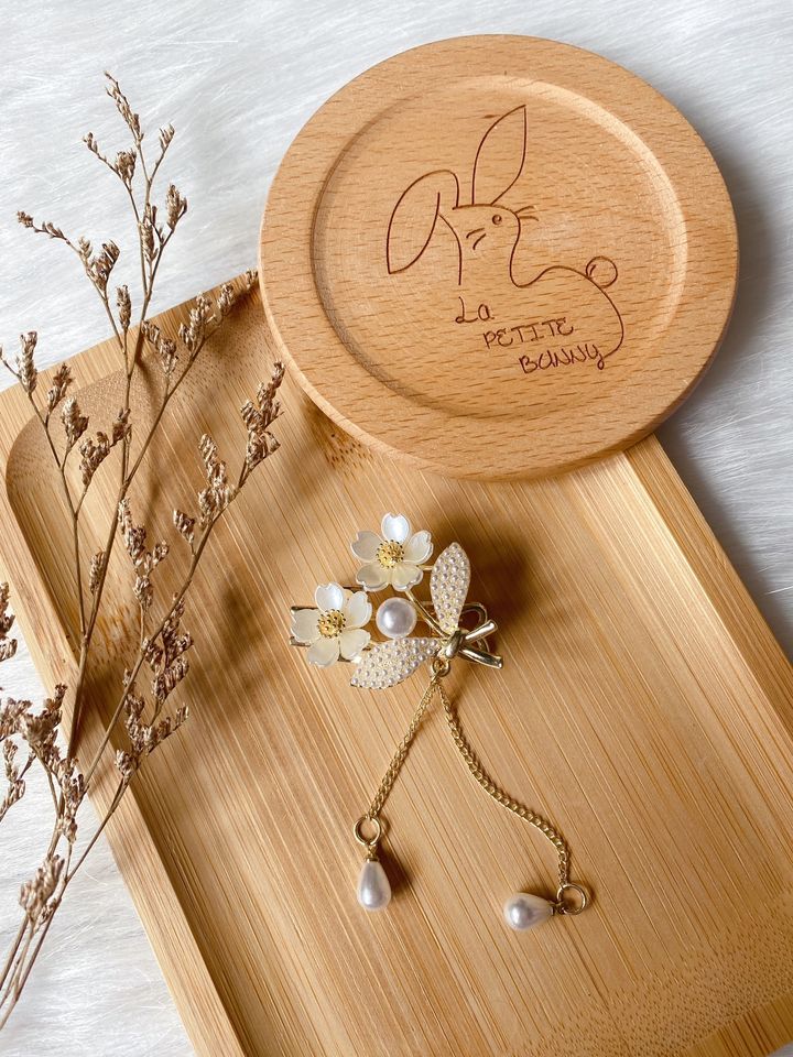 premium shell flower clip with dangling pearl