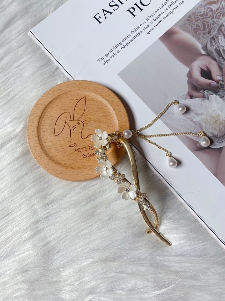 shell flower mix crystal twist clip
