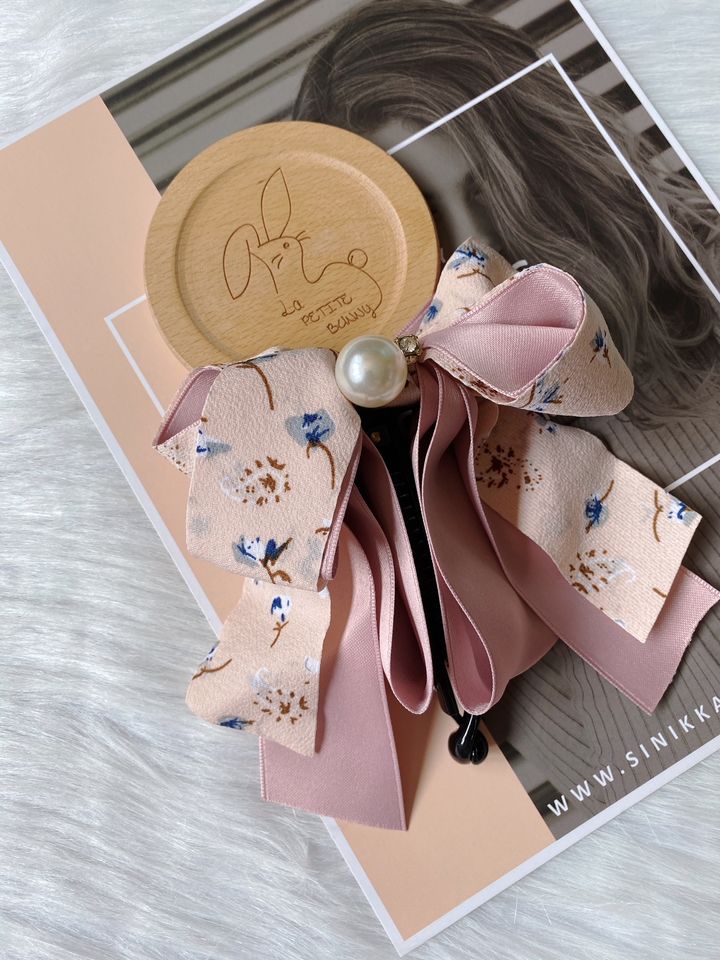 3D ribbon banana clip 