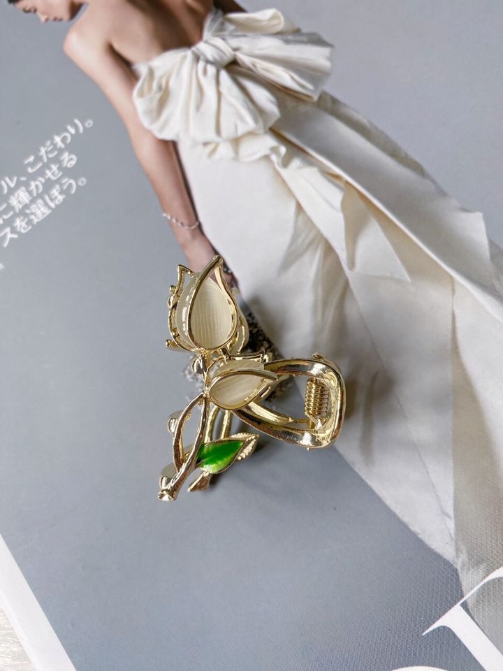 cat eye stone tulip claw clip (4.5cm)