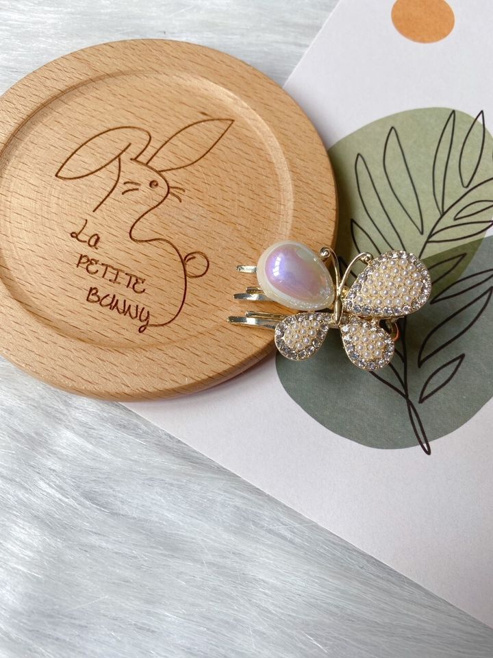 pearl butterfly clip