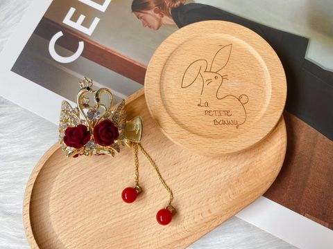 limited edition swan ponytail clip