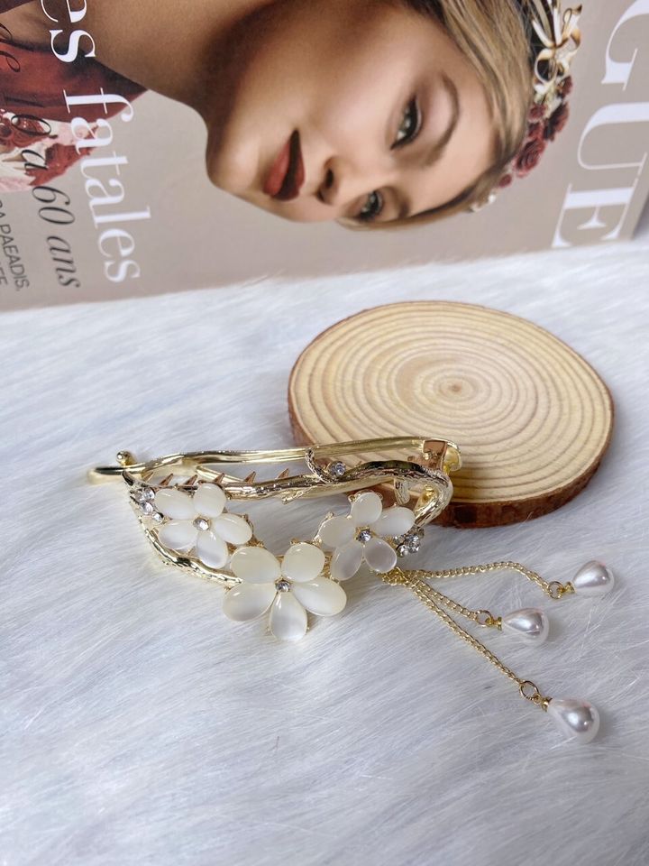 cat eye stone flower twist clip