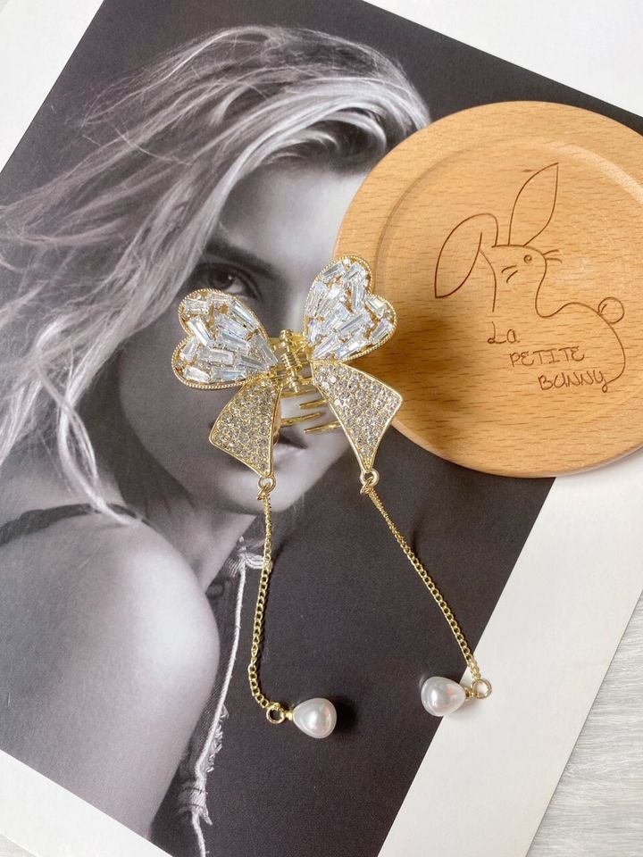 premium crystal ribbon claw clip with dangling pearl (3cm)