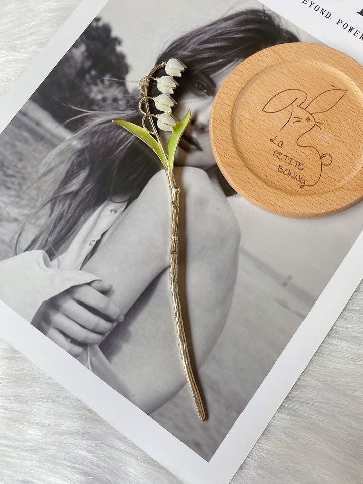 tulip flower hair bun stick