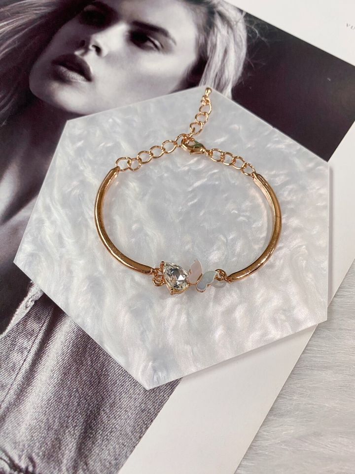 shell butterfly mix crystal bangle