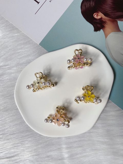 liuli flower mix pearl claw clip (3.5cm)