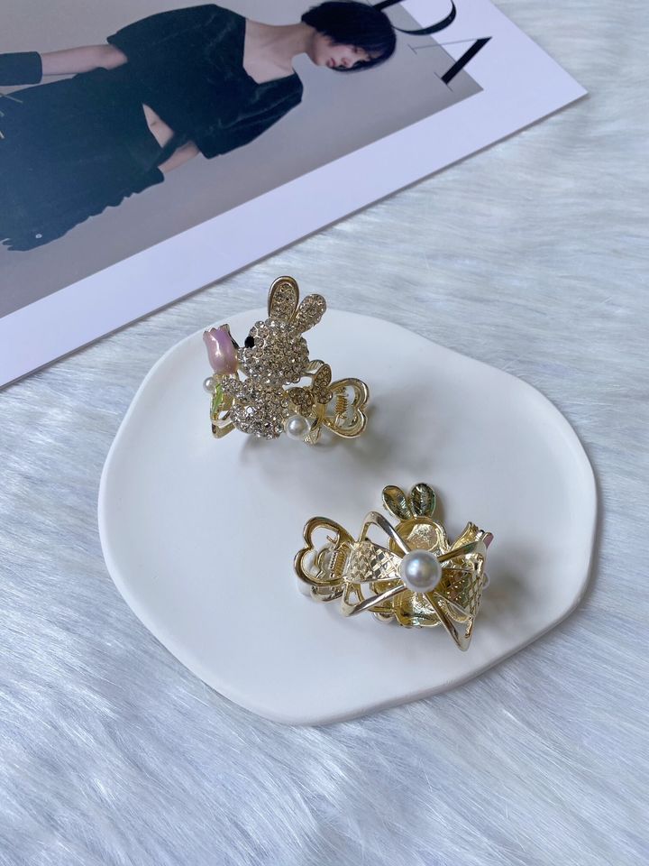 AB design bunny ponytail clip
