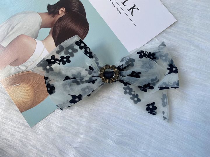 emboss flower with crystal spring clip (10cm)