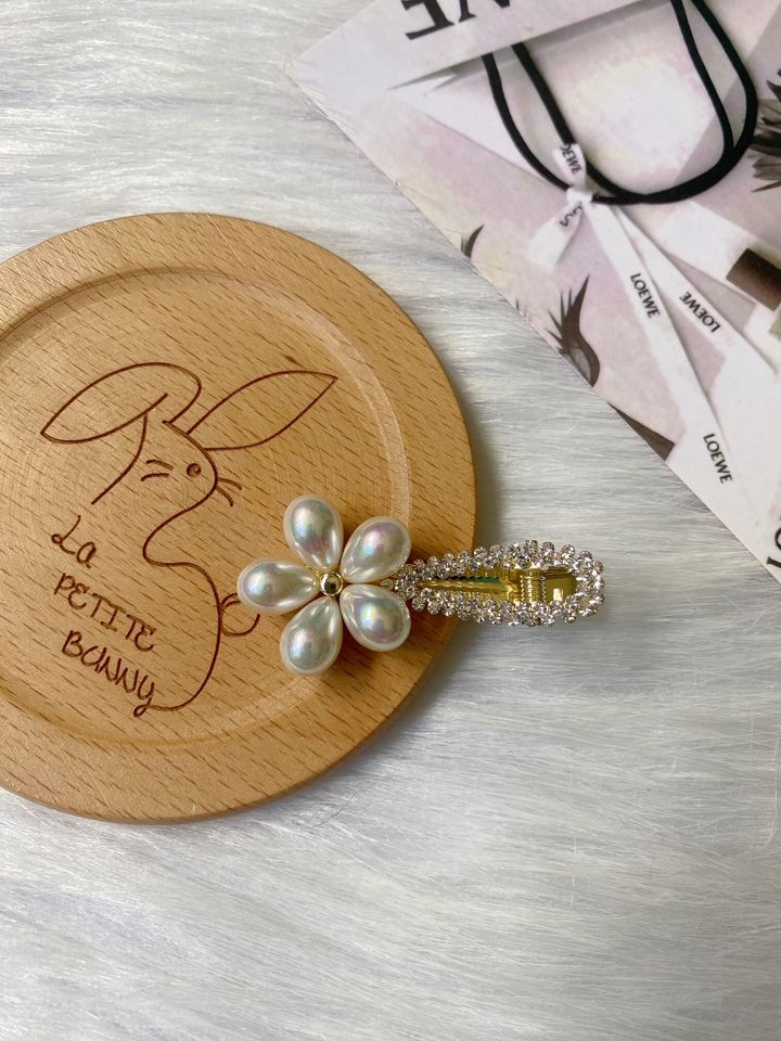 pearl flower duck clip