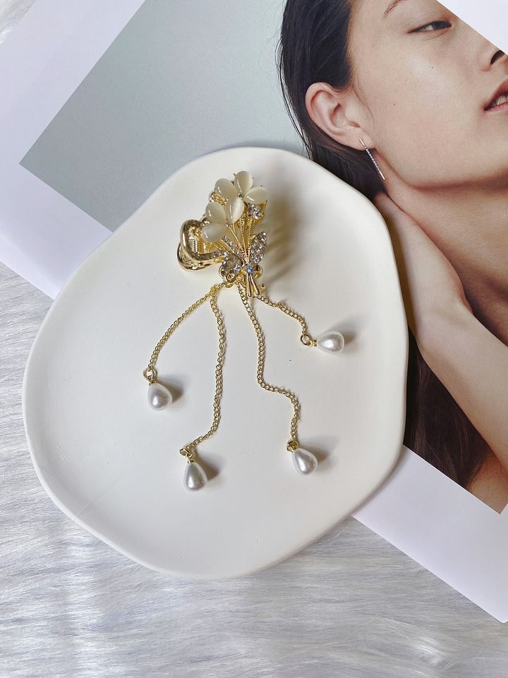 cat eye stone flower claw clip with dangling pearl (4cm)