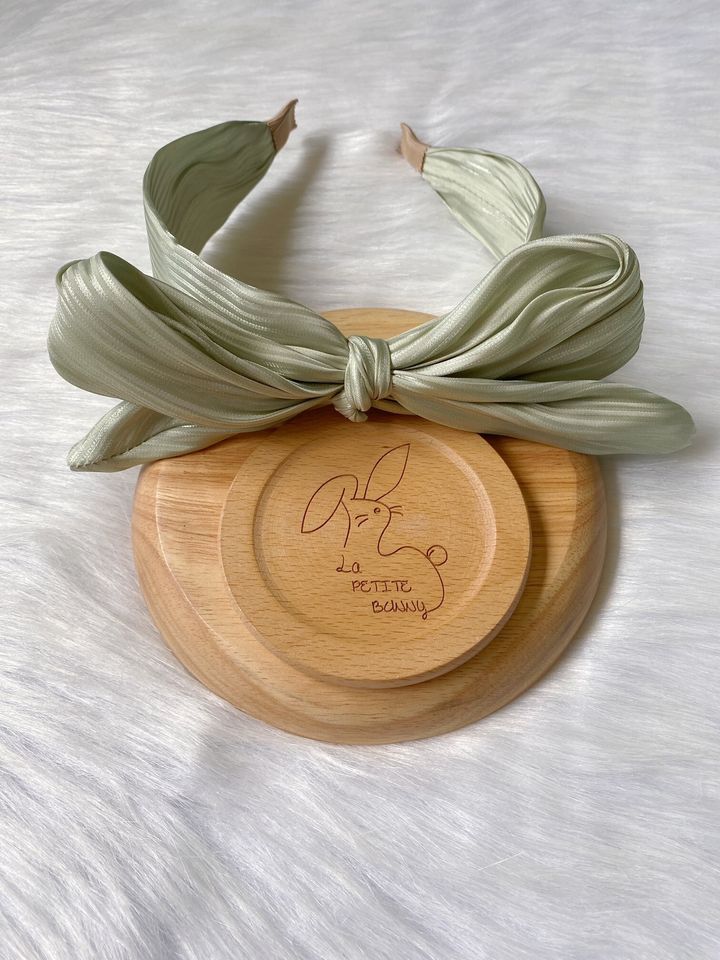 slight shimmer wired ribbon headband