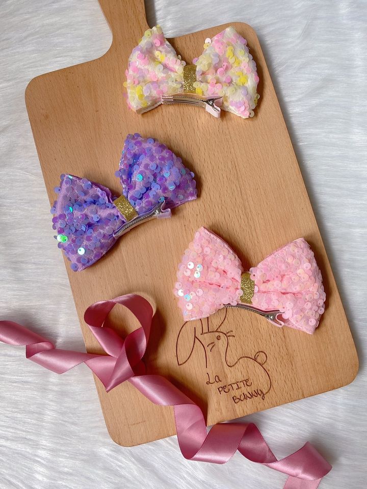 3D sequin ribbon duck clip