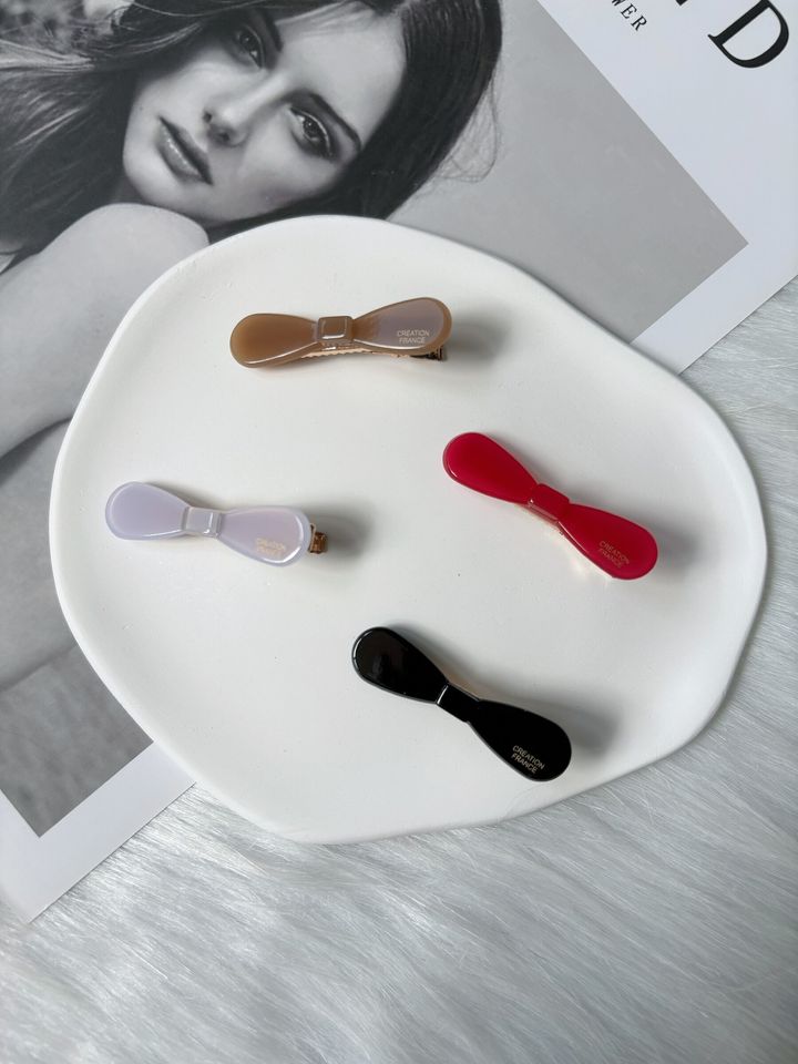 minimalist ribbon duck clip