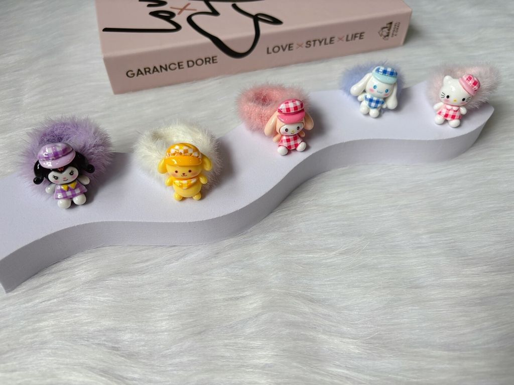 sanrio family premium fur scrunchy