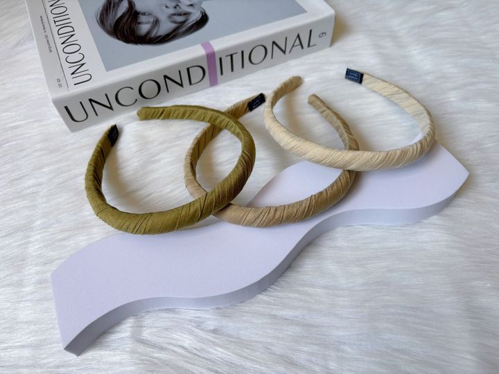 minimalist style headband