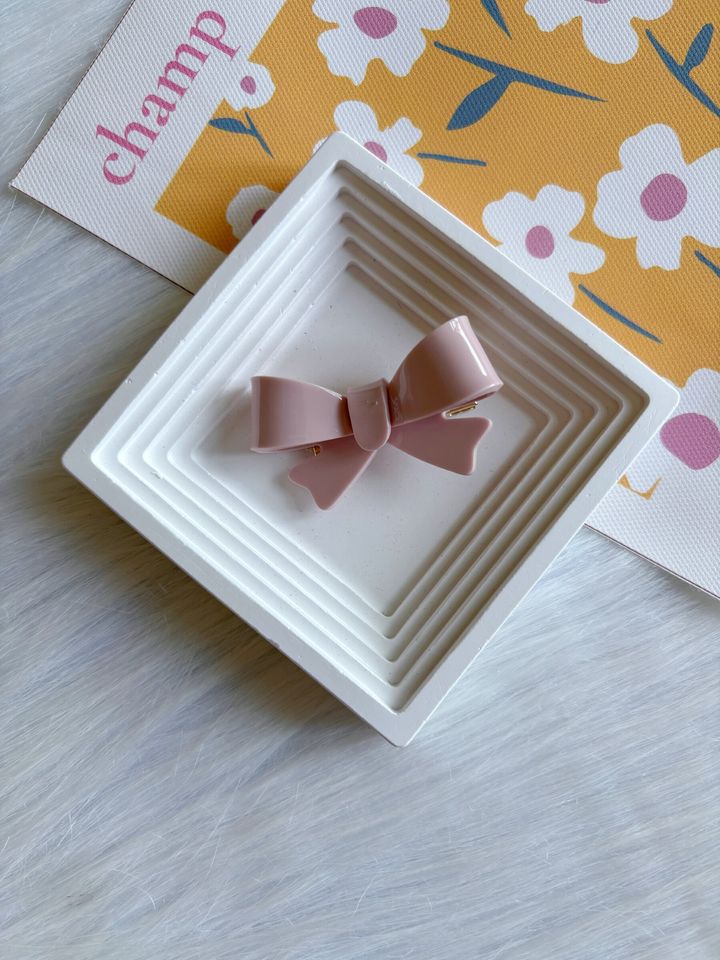 3D ribbon duck clip
