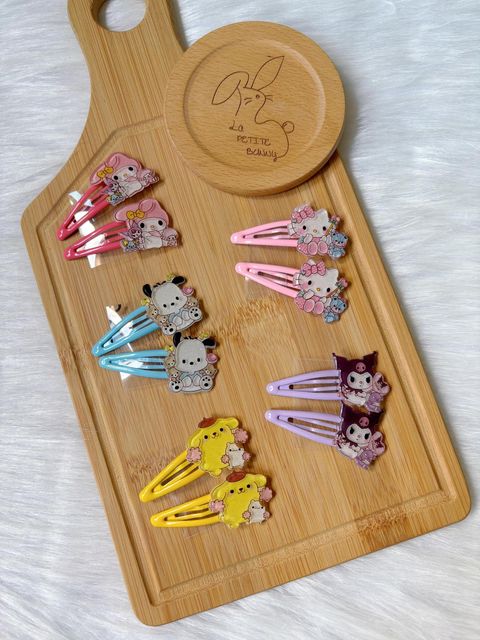 acrylic sanrio theme bb clip (1pair)