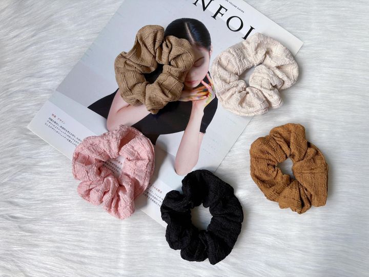 minimalist scrunchy