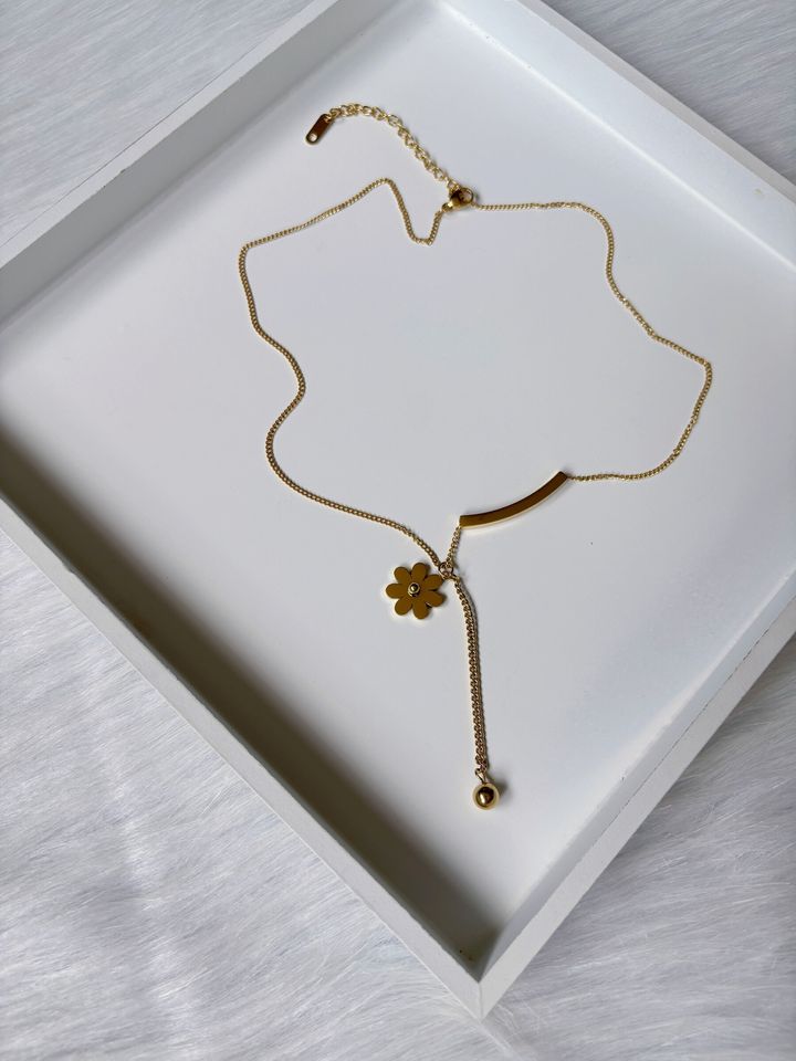 stainless steel flower necklace