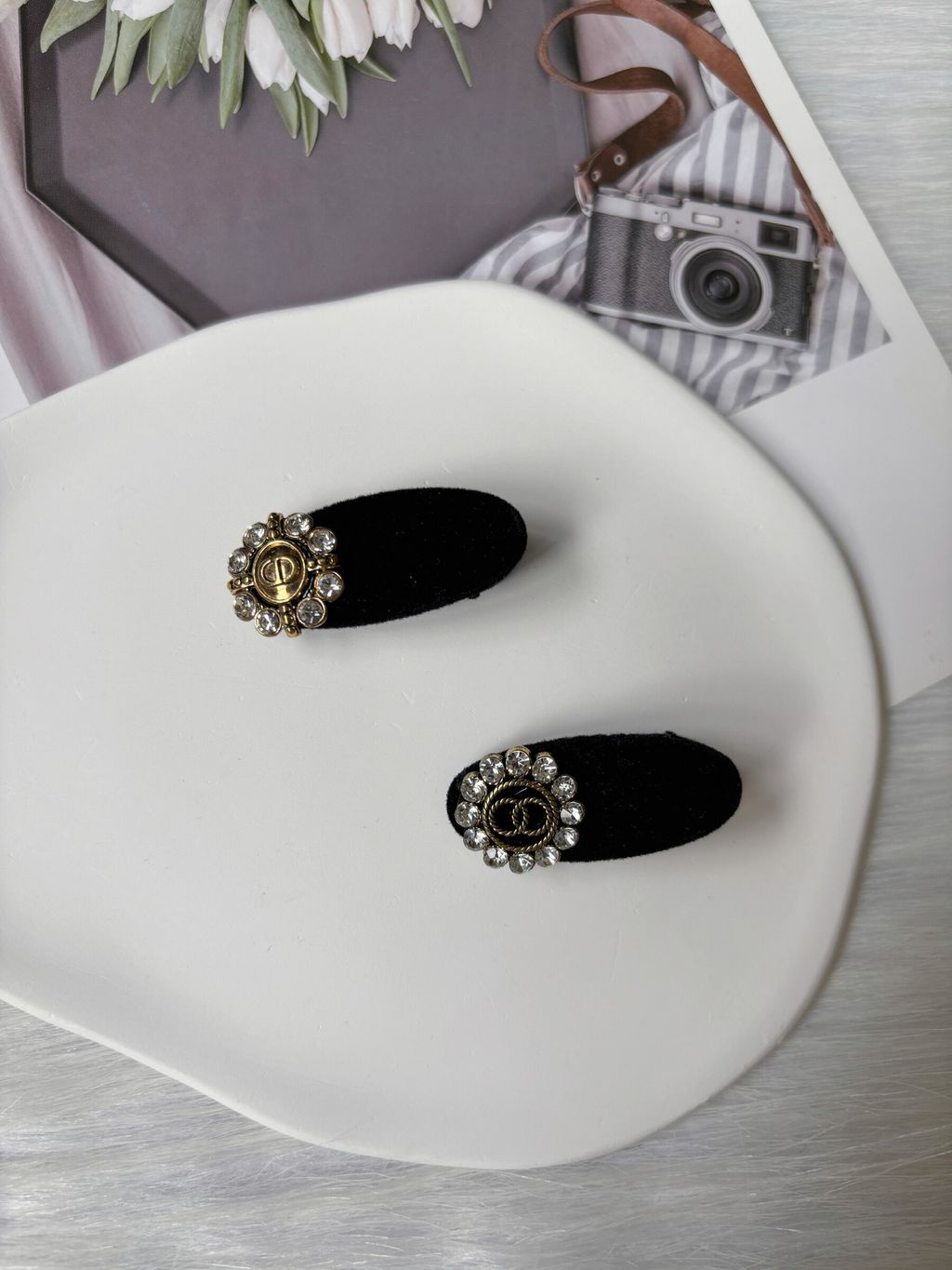 vintage style velvet duck clip