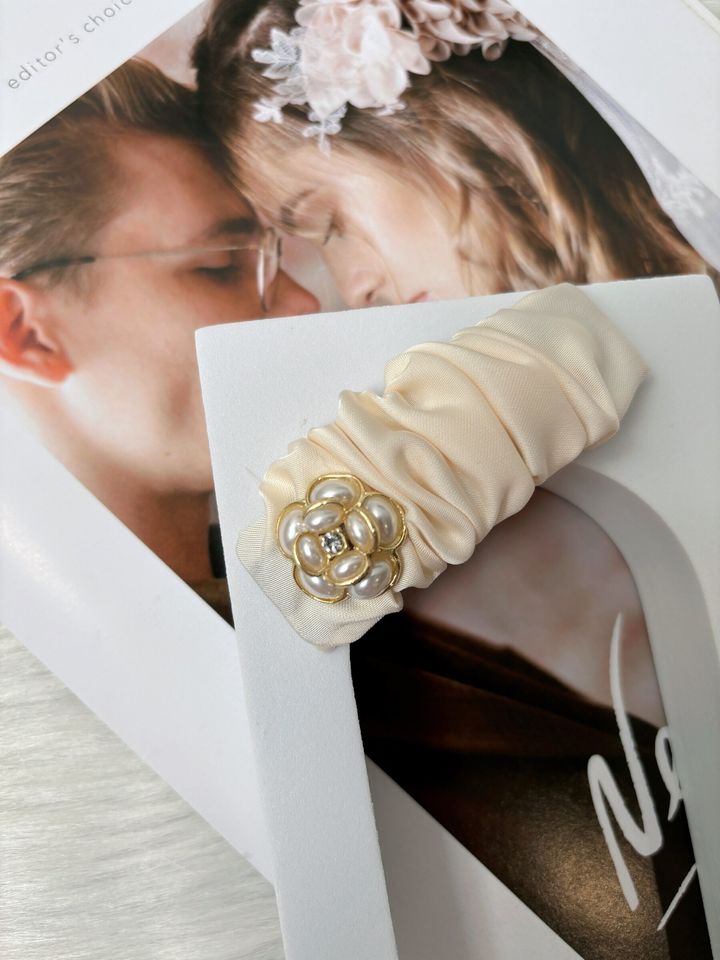 3D camellia flower bb clip